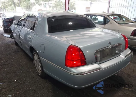 2008 Lincoln Town Car Signature Limited из США, поврежденный, VIN 2LNHM82W08X654660
